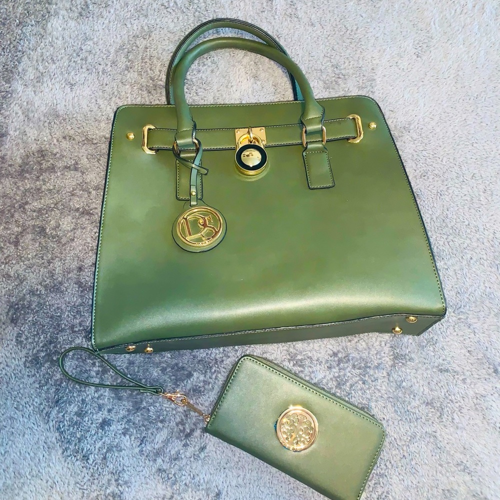 Purse with wallet